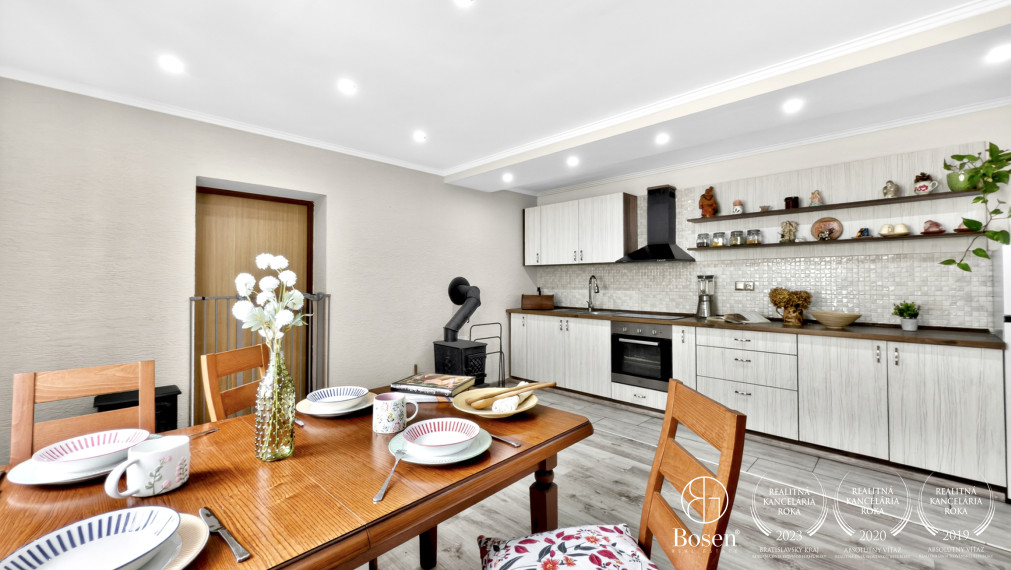 BOSEN | Rodinný dom s vidieckym nádychom v obci Číž, 1009m2