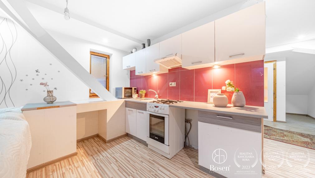 BOSEN | Exkluzívne: Obchodný priestor a 4-izbový byt pod jednou strechou – Opoj