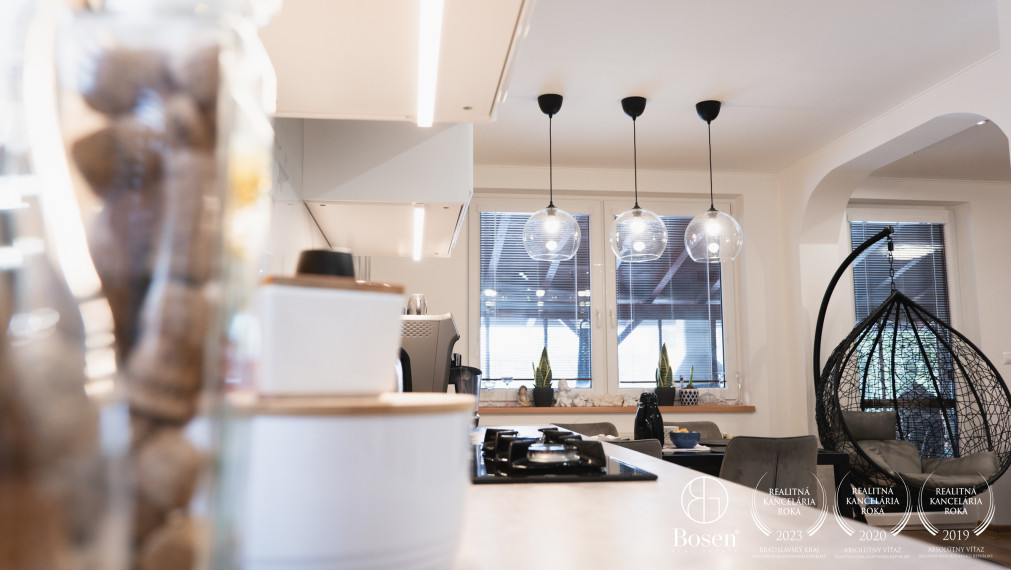 BOSEN | Veľkoryso riešený 5 izbový rodinný dom s bazénom