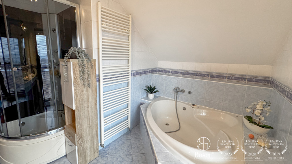 BOSEN | Veľkoryso riešený 5 izbový rodinný dom s bazénom