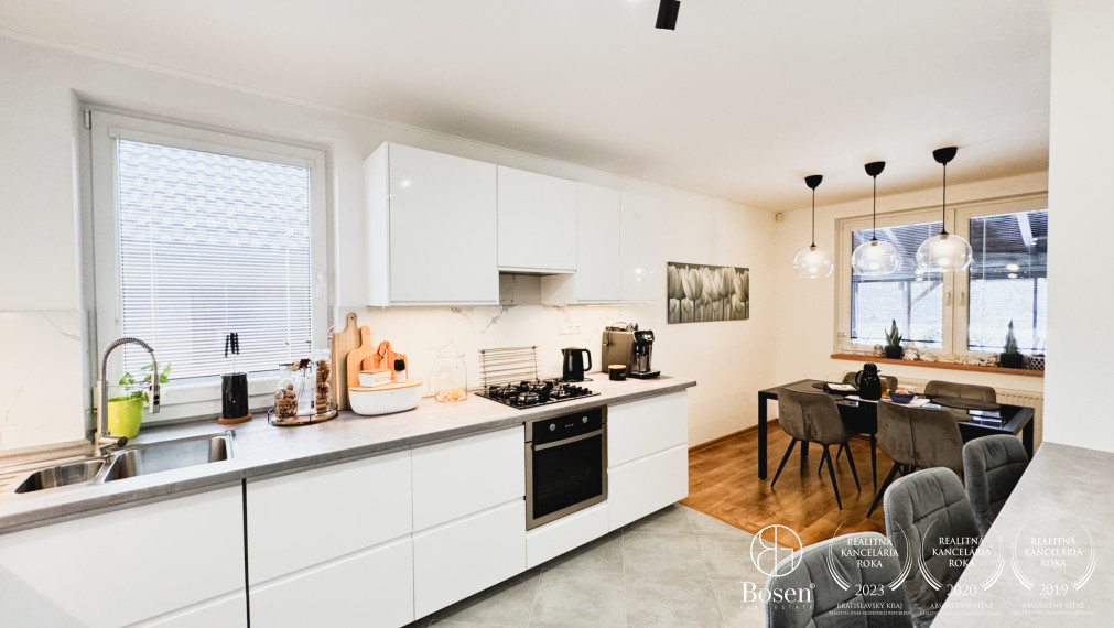 BOSEN | Veľkoryso riešený 5 izbový rodinný dom s bazénom