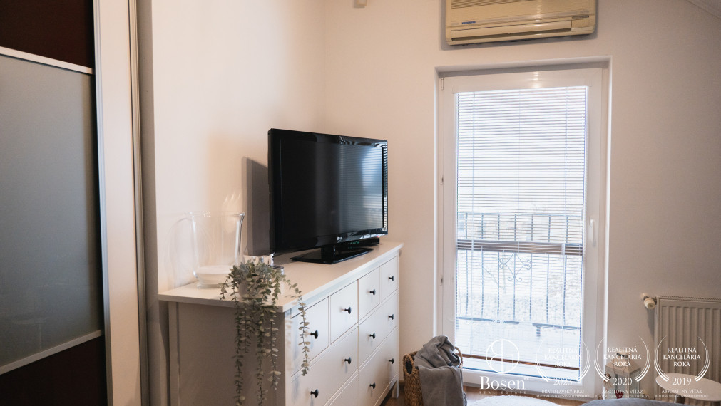 BOSEN | Veľkoryso riešený 5 izbový rodinný dom s bazénom