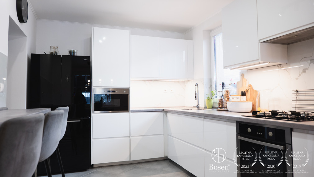 BOSEN | Veľkoryso riešený 5 izbový rodinný dom s bazénom