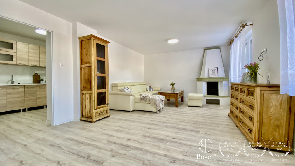 BOSEN| Veľkometrážny 2 izbový byt s vlastnou predzáhradkou