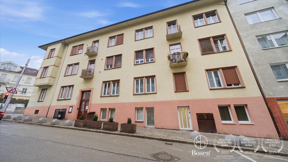 BOSEN | Priestranný 3 izbový byt v Starom Meste - Kozia ulica