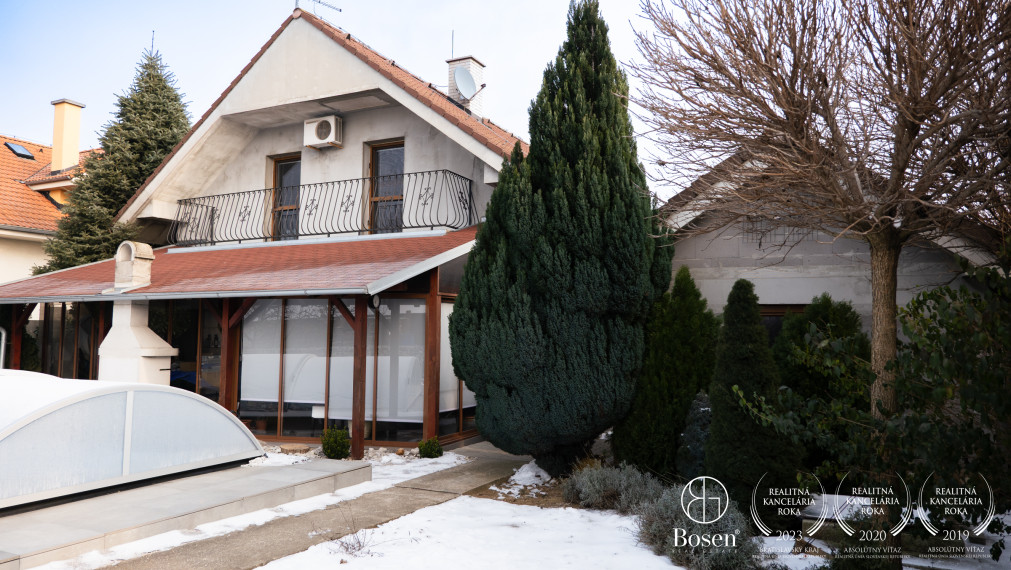 BOSEN | Veľkoryso riešený 5 izbový rodinný dom s bazénom