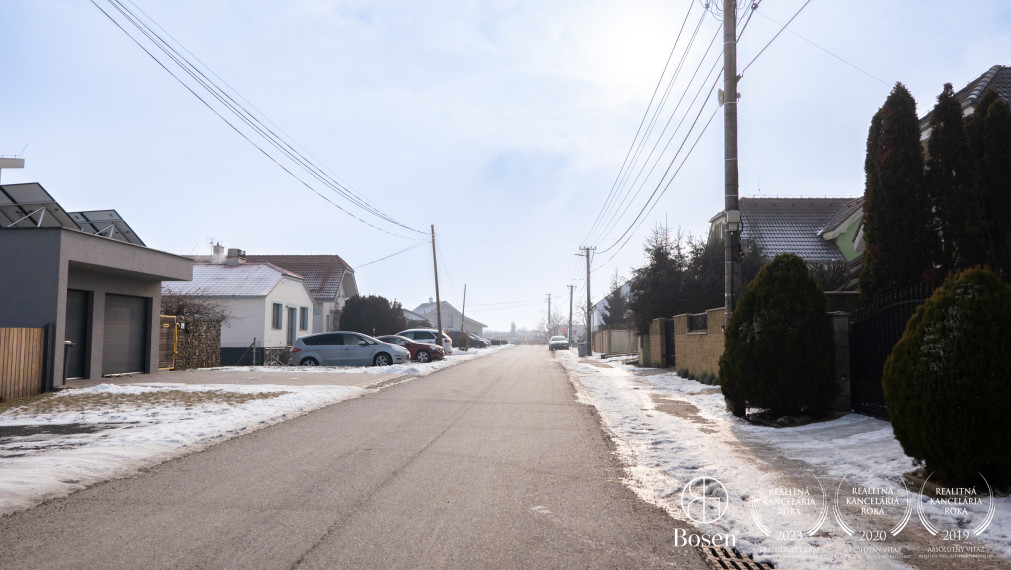 BOSEN | Veľkoryso riešený 5 izbový rodinný dom s bazénom