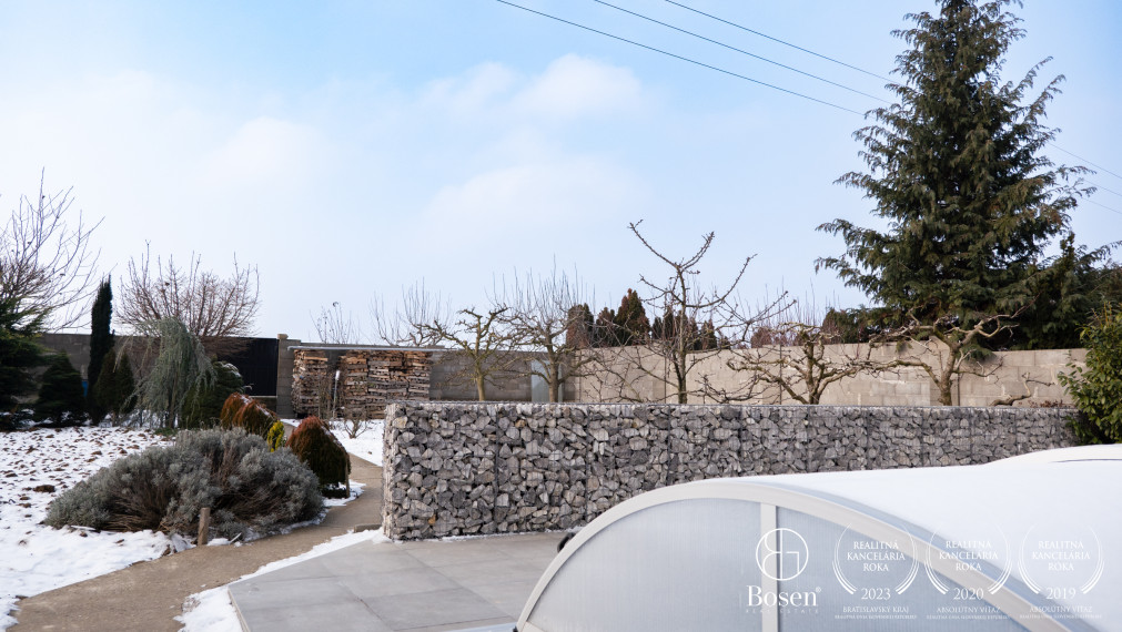 BOSEN | Veľkoryso riešený 5 izbový rodinný dom s bazénom