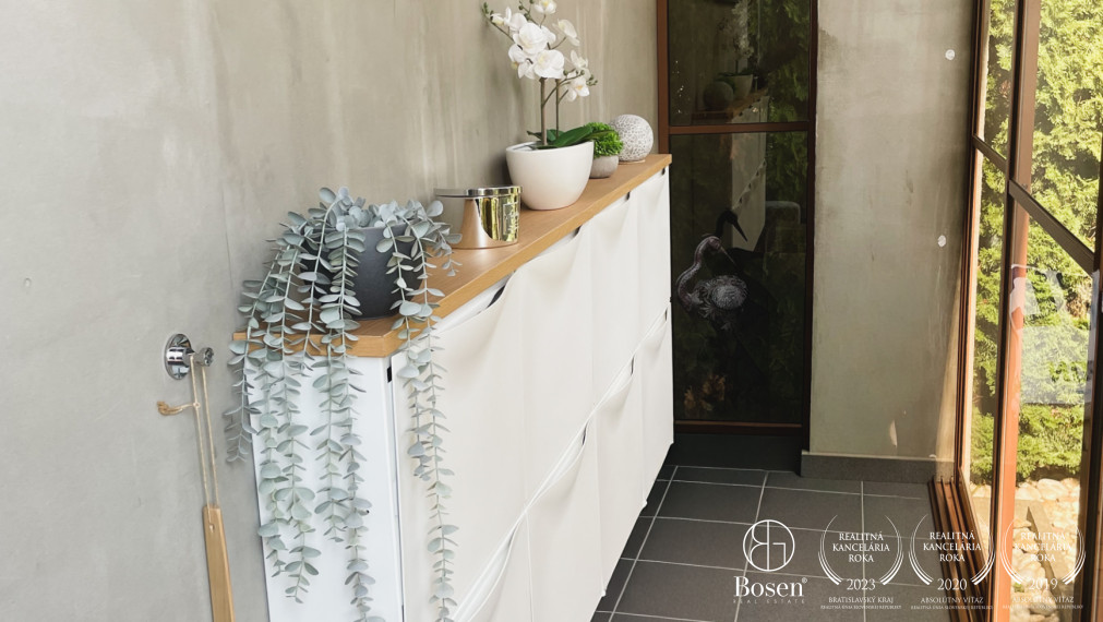 BOSEN | Veľkoryso riešený 5 izbový rodinný dom s bazénom