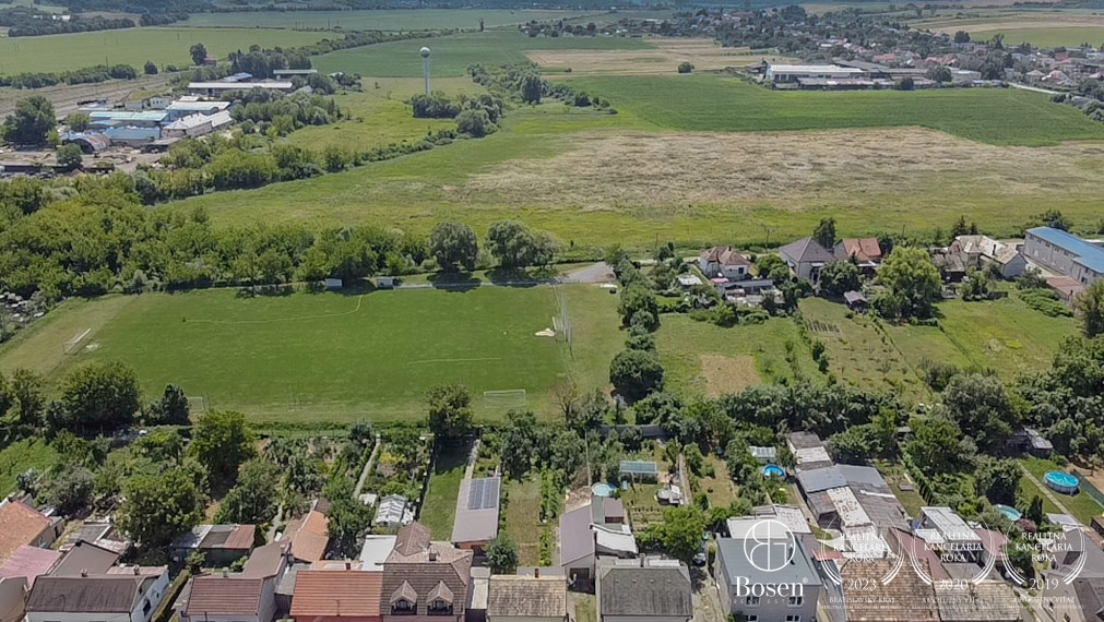 BOSEN | 2 izbový, rodinný dom s garážou.