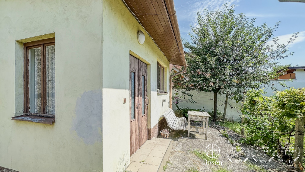 BOSEN | 2 izbový, rodinný dom s garážou.