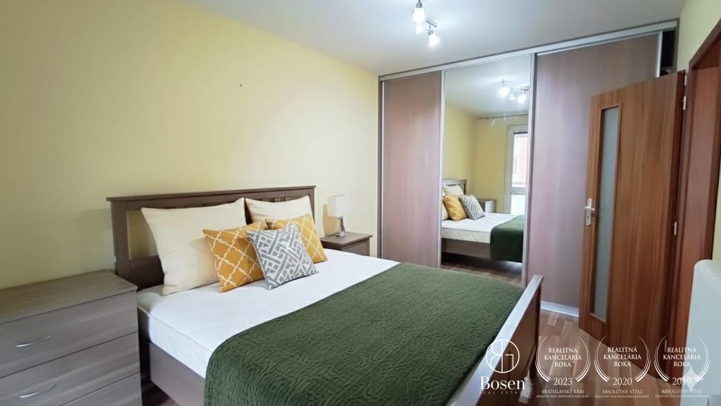 BOSEN | NA PREDAJ ZARIADENÝ 3-IZBOVÝ BYT S LOGGIOU, GALANTA