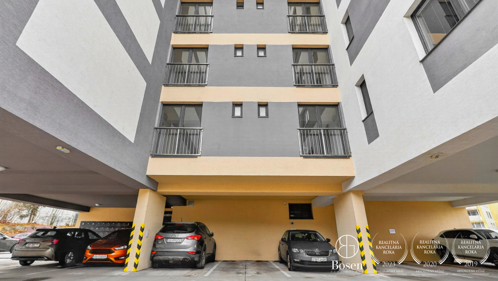 BOSEN | Na predaj zariadený 2i byt s parkovacím miestom