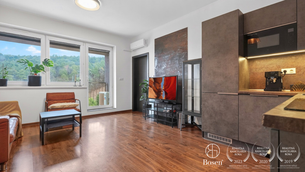 BOSEN | Na predaj zariadený 2i byt s parkovacím miestom