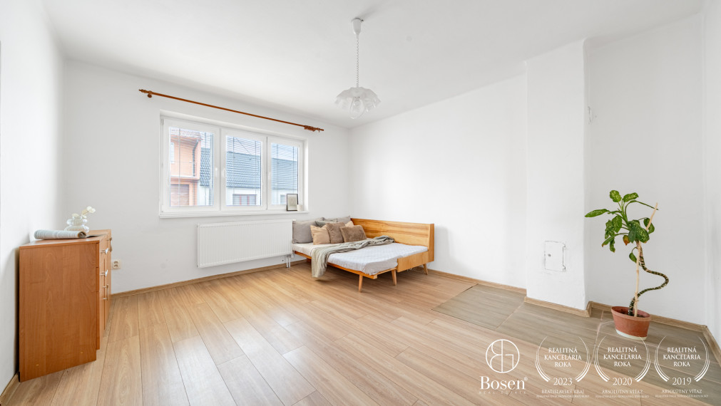 BOSEN | 3 izbový rodinný dom s veľkým pozemkom 1098 m2, Lopašov