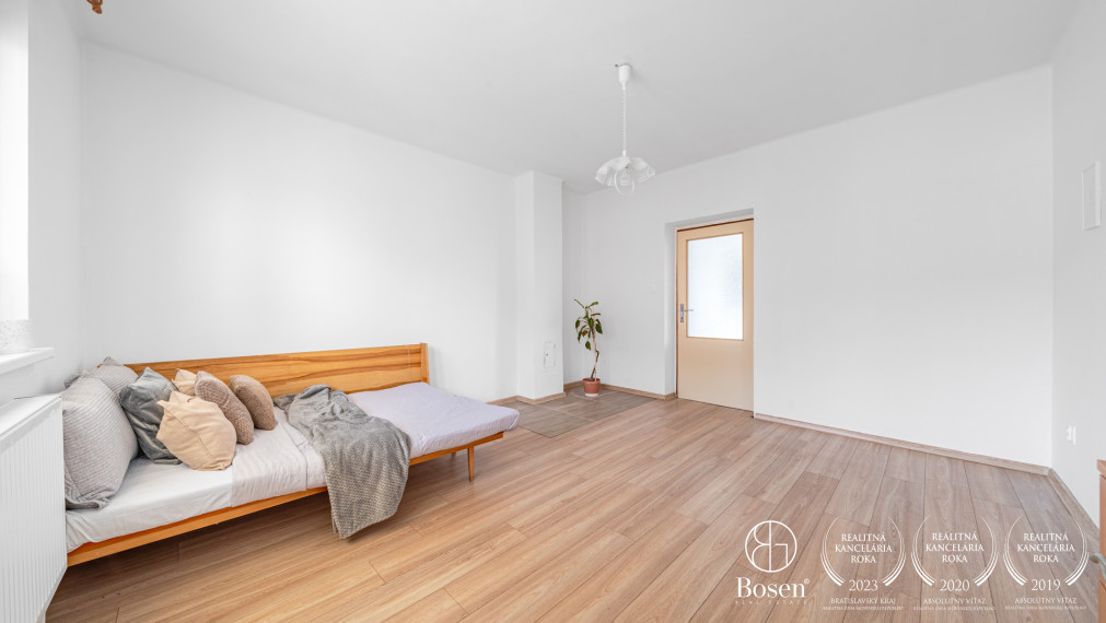 BOSEN | 3 izbový rodinný dom s veľkým pozemkom 1098 m2, Lopašov