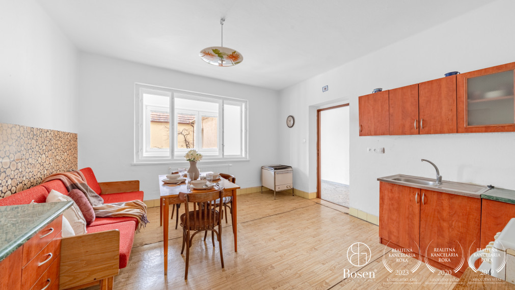 BOSEN | 3 izbový rodinný dom s veľkým pozemkom 1098 m2, Lopašov