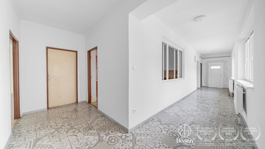 BOSEN | 3 izbový rodinný dom s veľkým pozemkom 1098 m2, Lopašov