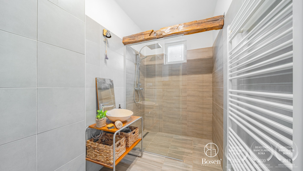 BOSEN | 3 izbový rodinný dom s veľkým pozemkom 1098 m2, Lopašov