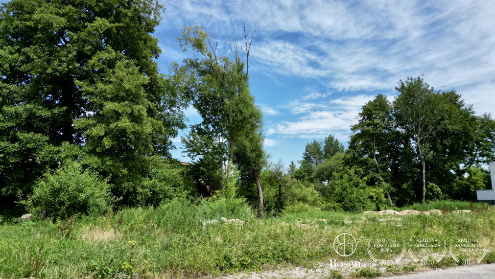 BOSEN | Building plot with a stream, Limbach, 1379 m²