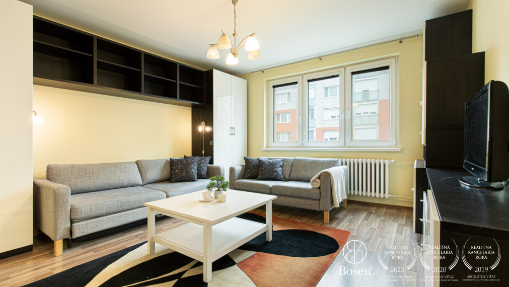 BOSEN | NA PREDAJ ZARIADENÝ 3-IZBOVÝ BYT S LOGGIOU, GALANTA