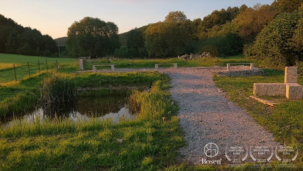 BOSEN | 728 m², jazierko, siete na pozemku