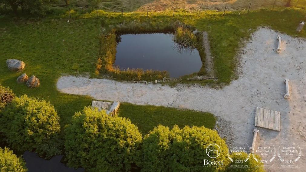 BOSEN | 728 m², jazierko, siete na pozemku