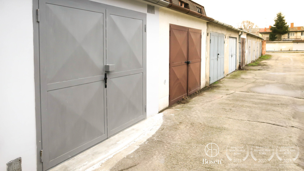 BOSEN | Praktická garáž pri OMV s priestorom na pivnicu