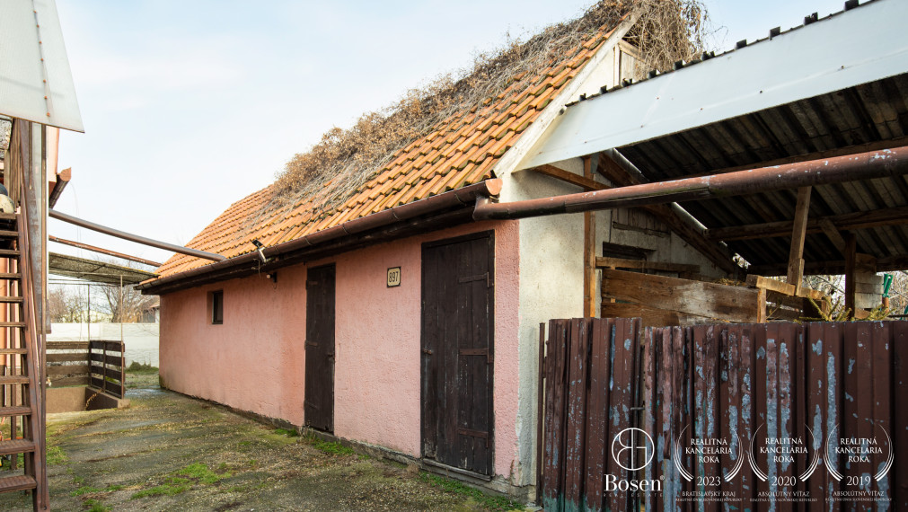 BOSEN | Veľký dvojpodlažný RD s terasou a garážami, Trhová Hradská