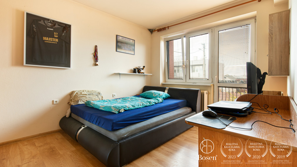 BOSEN | Veľký dvojpodlažný RD s terasou a garážami, Trhová Hradská