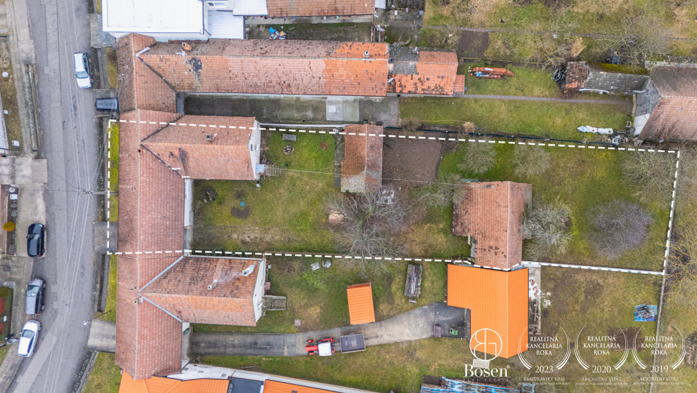 BOSEN | 3 izbový rodinný dom s veľkým pozemkom 1098 m2, Lopašov
