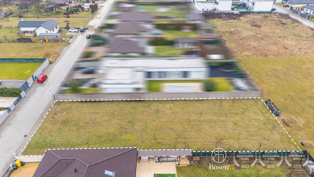 BOSEN | Stavebný pozemok 1096 m2 pre rodinný dom, Kočovce časť Rakoľuby