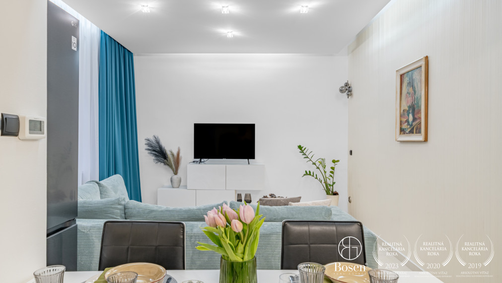 Znížená cena | BOSEN | elegantný 2-izbový priestranný byt s lodžiou v tichej časti Starého Mesta, Bratislava