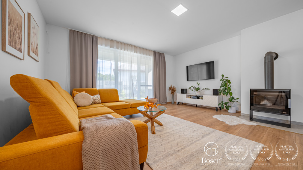 BOSEN | 4 izbový rodinný bungalov s bazénom