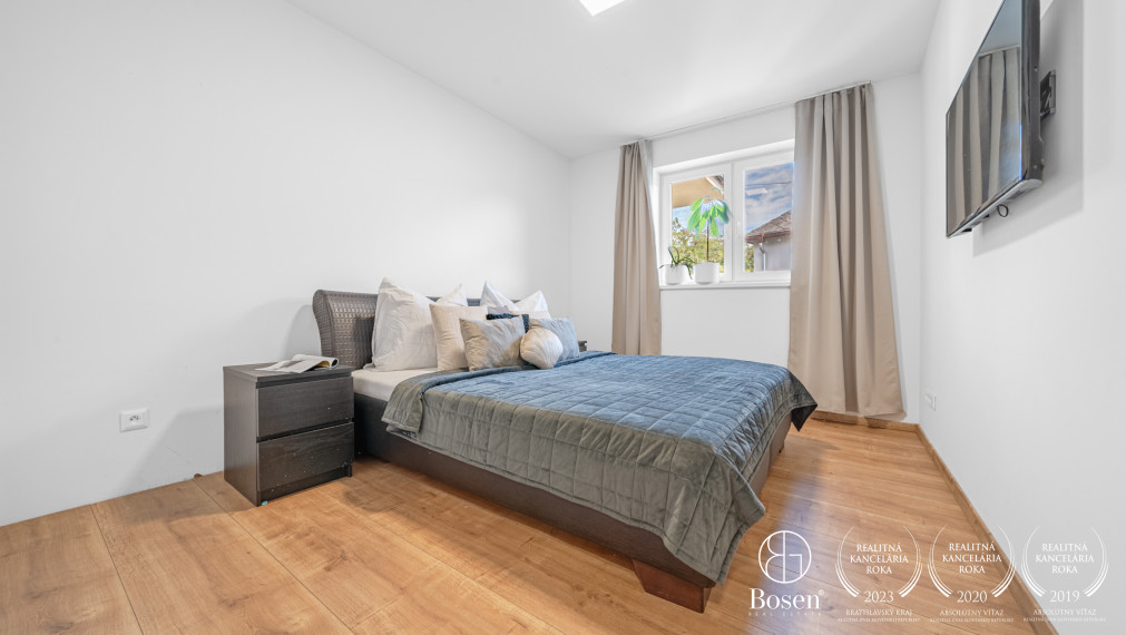 BOSEN | 4 izbový rodinný bungalov s bazénom