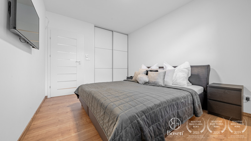 BOSEN | 4 izbový rodinný bungalov s bazénom