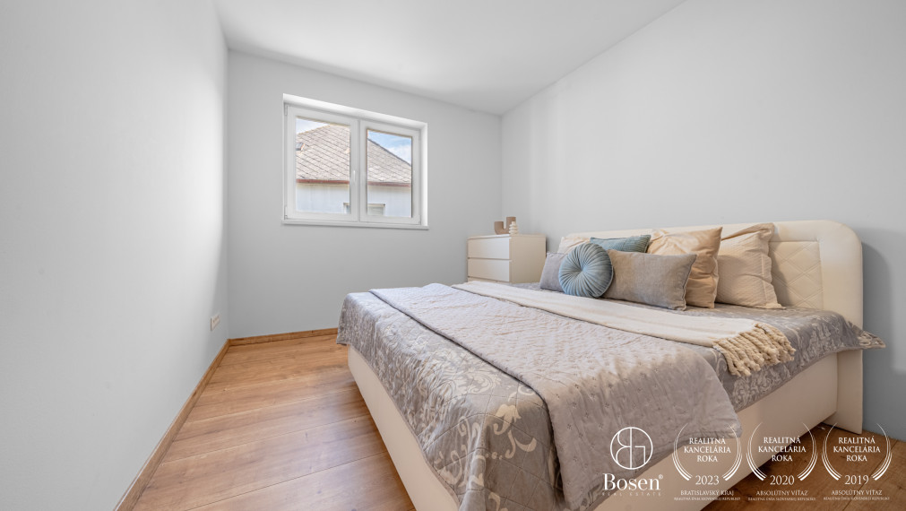 BOSEN | 4 izbový rodinný bungalov s bazénom