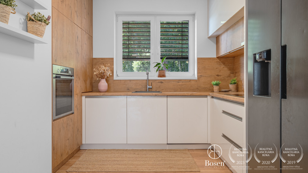 BOSEN | 4 izbový rodinný bungalov s bazénom