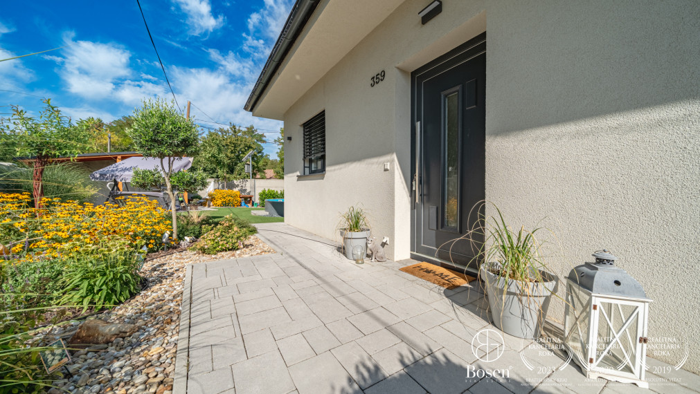 BOSEN | 4 izbový rodinný bungalov s bazénom