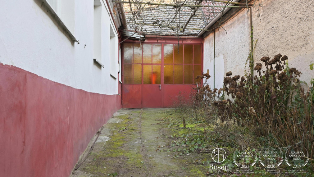 BOSEN | 4 izbový rodinný dom, pozemok 1223m2, Malé Leváre