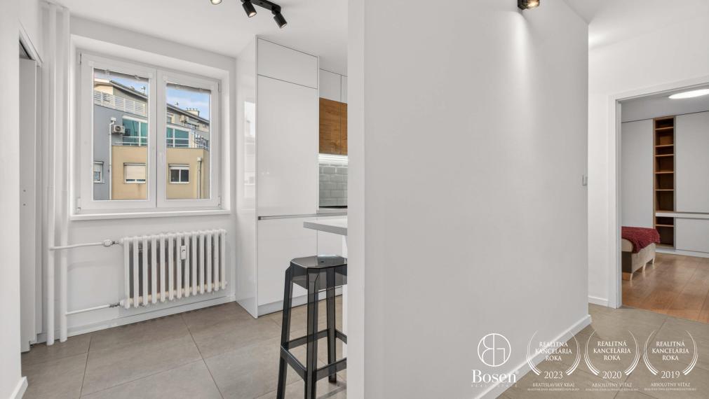 BOSEN | Veľkometrážny zariadený 2 izbový byt 85m2, Staré Mesto