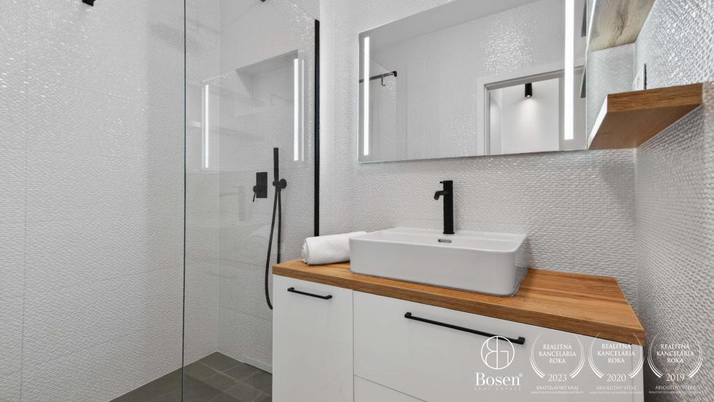 BOSEN | Veľkometrážny zariadený 2 izbový byt 85m2, Staré Mesto