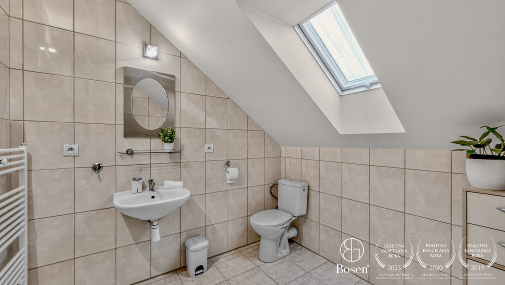 BOSEN | Prízemný rodinný dom s obytným podkrovím, Tornaľa, 604m2.