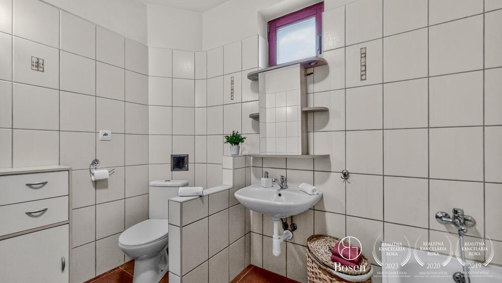 BOSEN | Prízemný rodinný dom s obytným podkrovím, Tornaľa, 604m2.