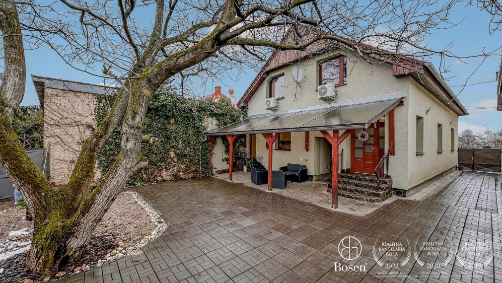 BOSEN | Prízemný rodinný dom s obytným podkrovím, Tornaľa, 604m2.