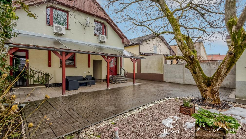BOSEN | Prízemný rodinný dom s obytným podkrovím, Tornaľa, 604m2.