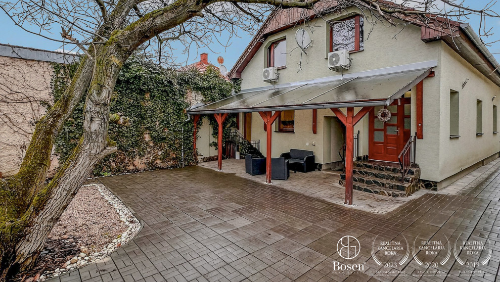 BOSEN | Prízemný rodinný dom s obytným podkrovím, Tornaľa, 604m2.