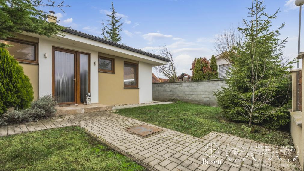 BOSEN | Rodinný bungalov s garážou na súkromnej ulici – Dubová, Miloslavov, 104 m2