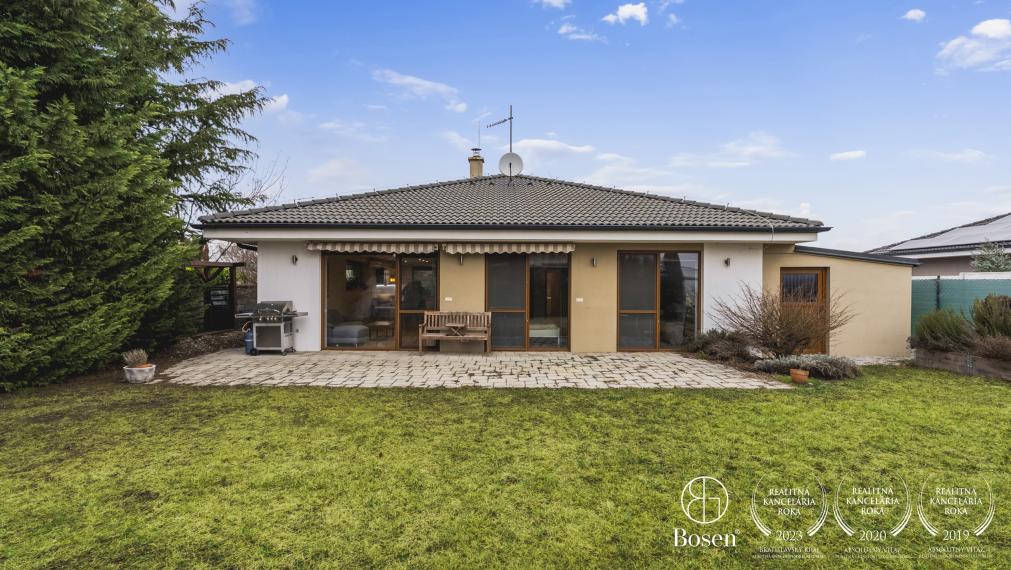 BOSEN | Rodinný bungalov s garážou na súkromnej ulici – Dubová, Miloslavov, 104 m2