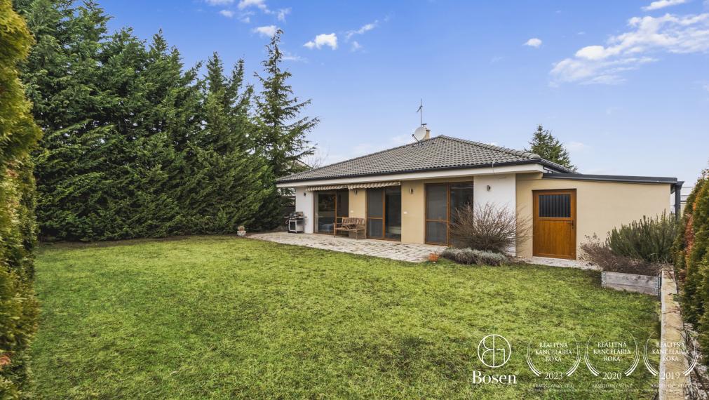 BOSEN | Rodinný bungalov s garážou na súkromnej ulici – Dubová, Miloslavov, 104 m2